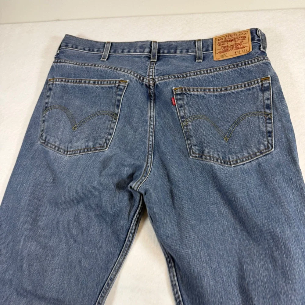 Levis 505 Regular Fit Jeans Mens 38x32 Medium Wash Blue Straight Leg Denim Pants